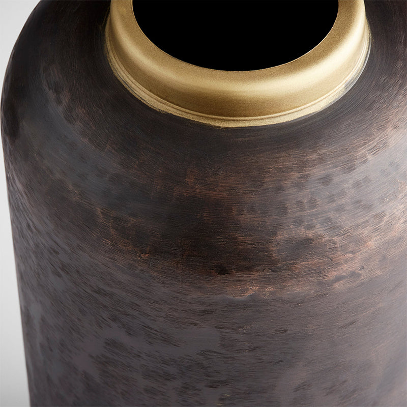 Akita Vase