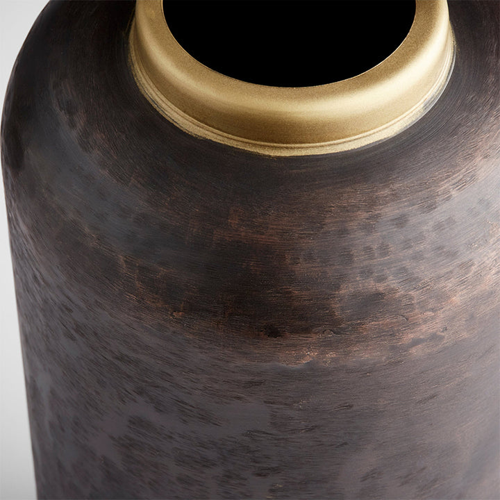 Akita Vase