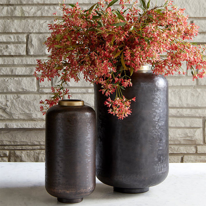 Akita Vase