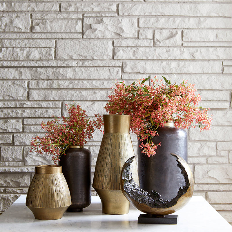 Akita Vase