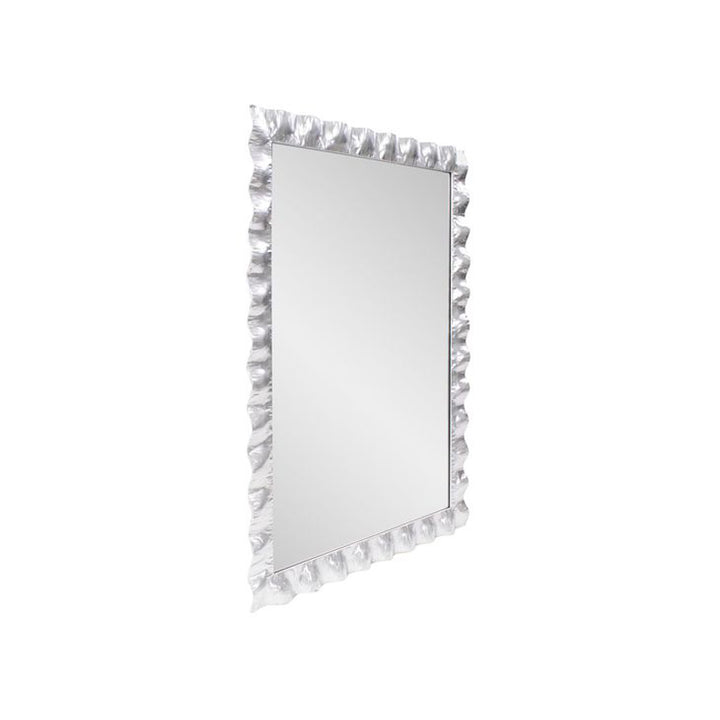 The La Bailadora Mirror