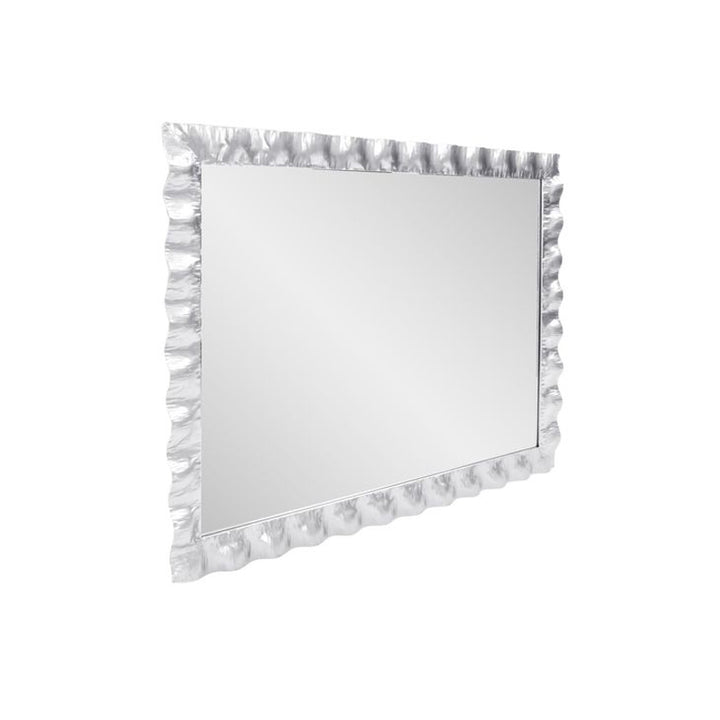 The La Bailadora Mirror