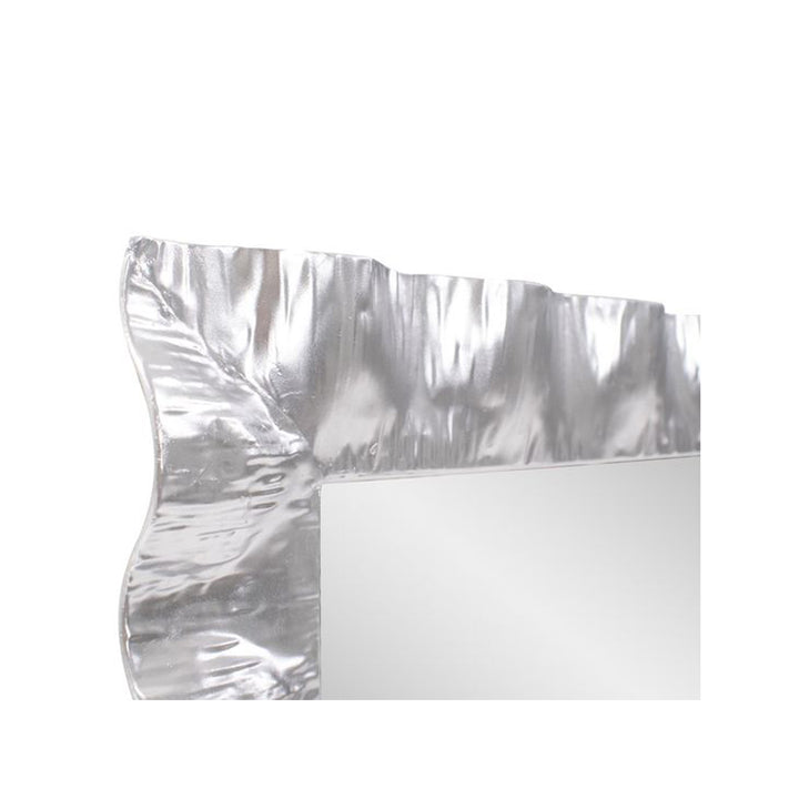 The La Bailadora Mirror