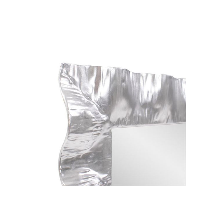 The La Bailadora Mirror
