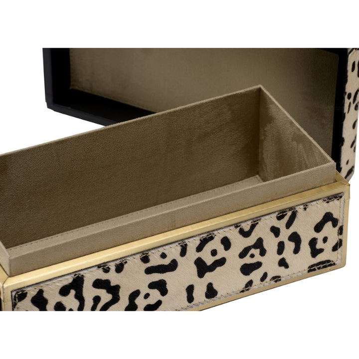 Boxed In - Leopard