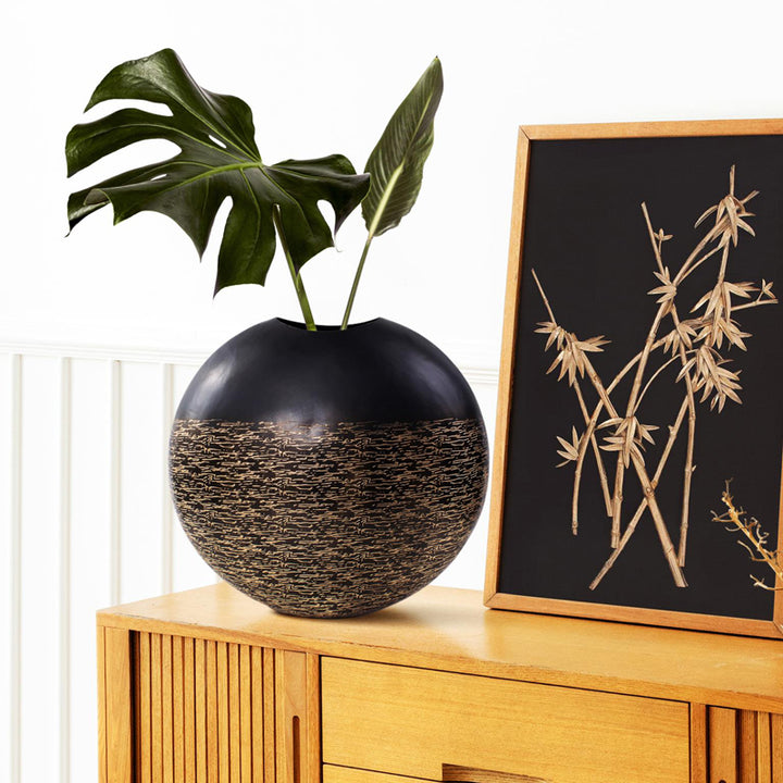 The Golden Thread Vase