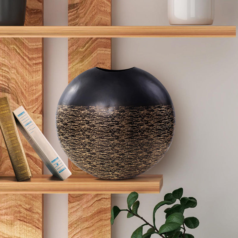 The Golden Thread Vase