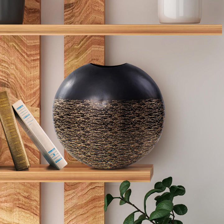 The Golden Thread Vase