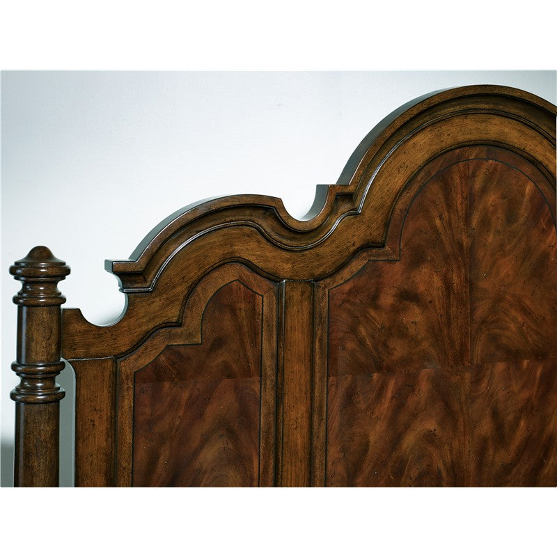 Leesburg - Queen Poster Bed