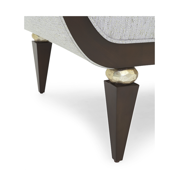 Lavinia Chaise