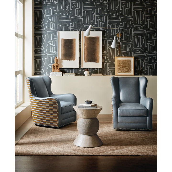 Commerce And Market - Round Robin Accent Table - Light Brown