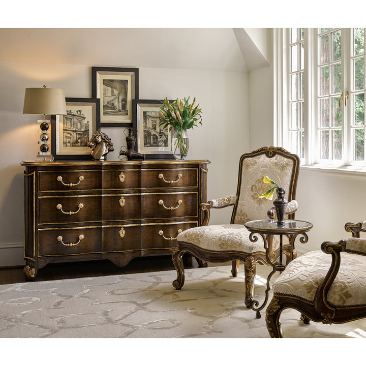 Aria Dresser
