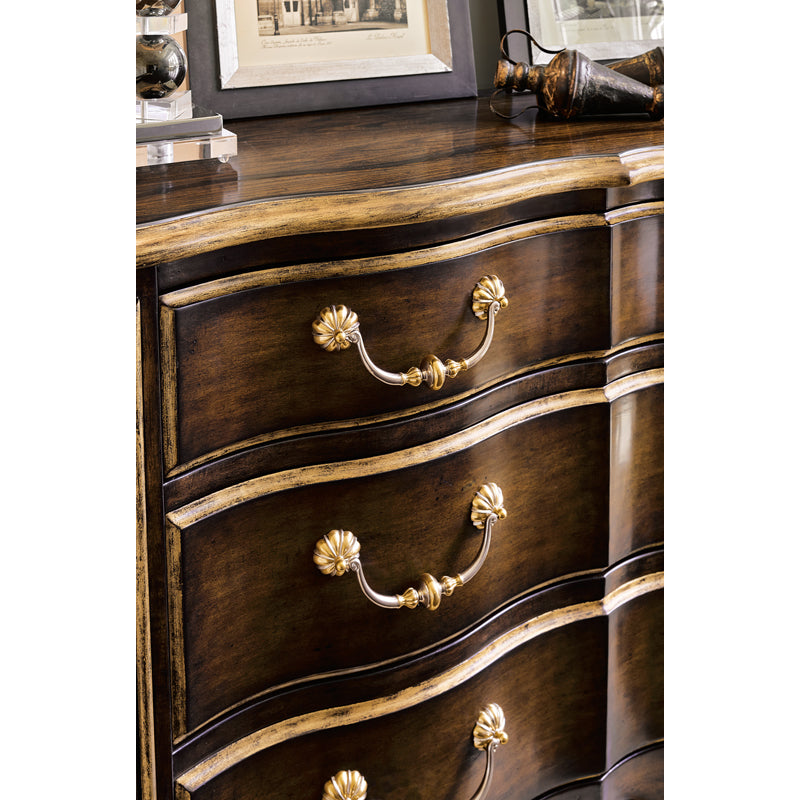 Aria Dresser