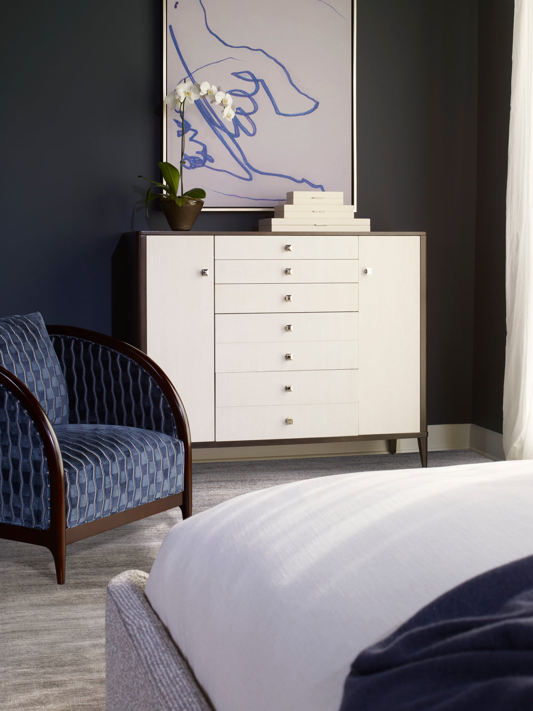 Aria Gentleman's Chest