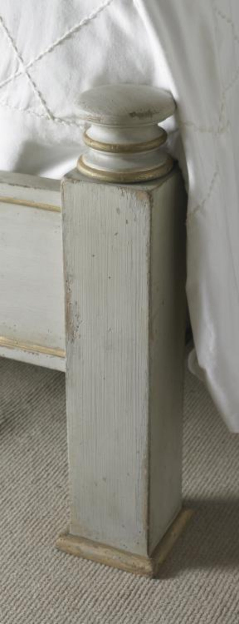 Madeline Poster Bed - Queen