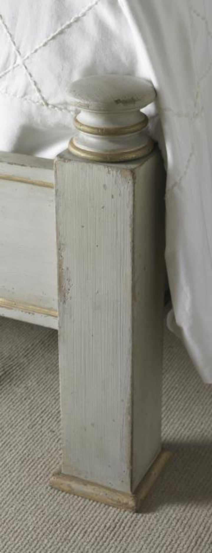 Madeline Poster Bed - Queen
