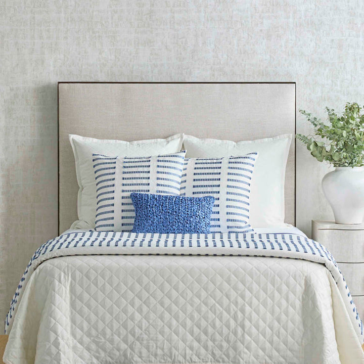 Latera White/Blue Padded Throw
