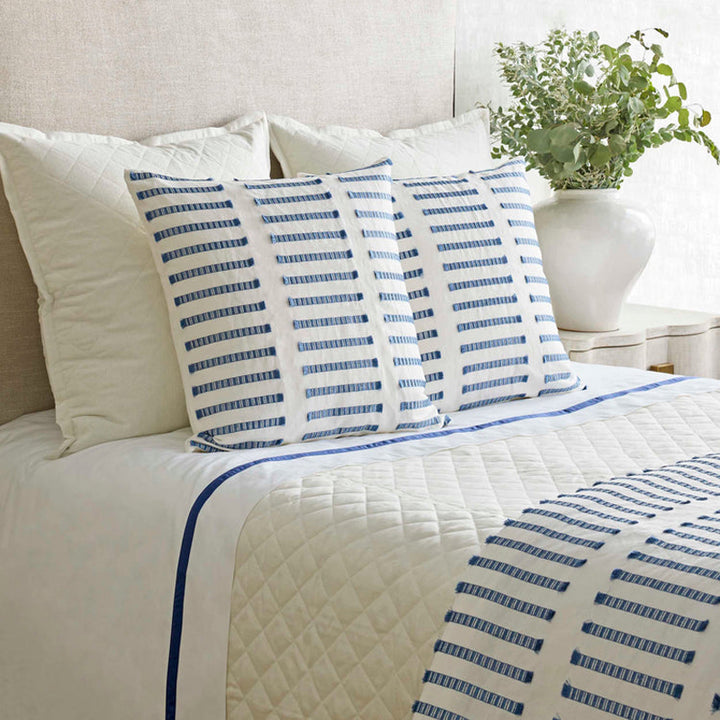 Latera White/Blue Padded Throw