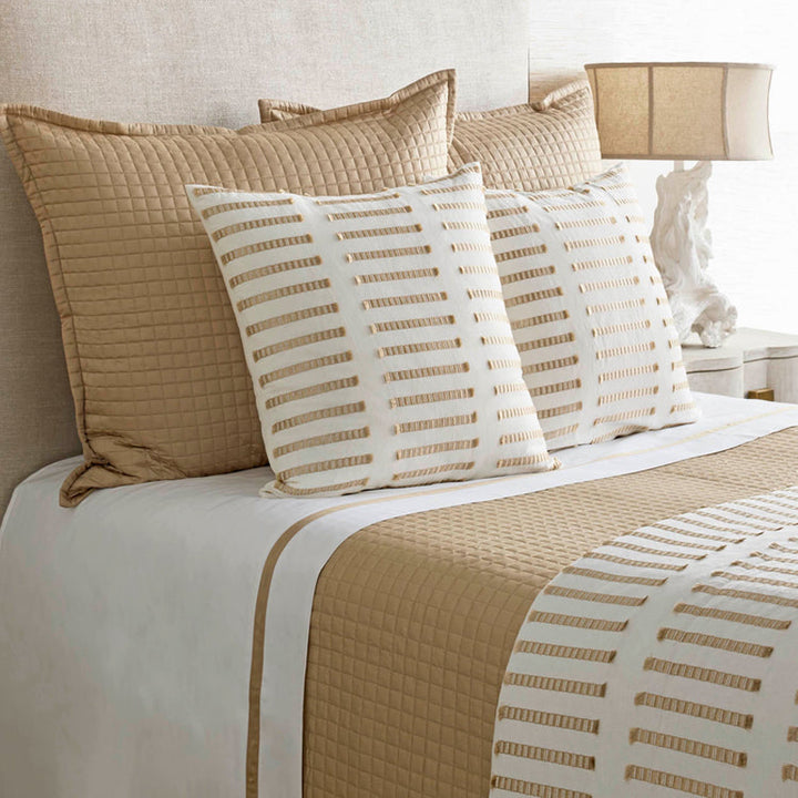 Latera White/Taupe Padded Throw