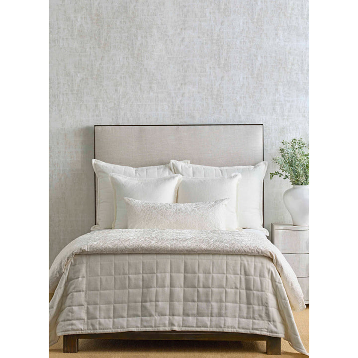 Ornament Bone/Bone Padded Throw
