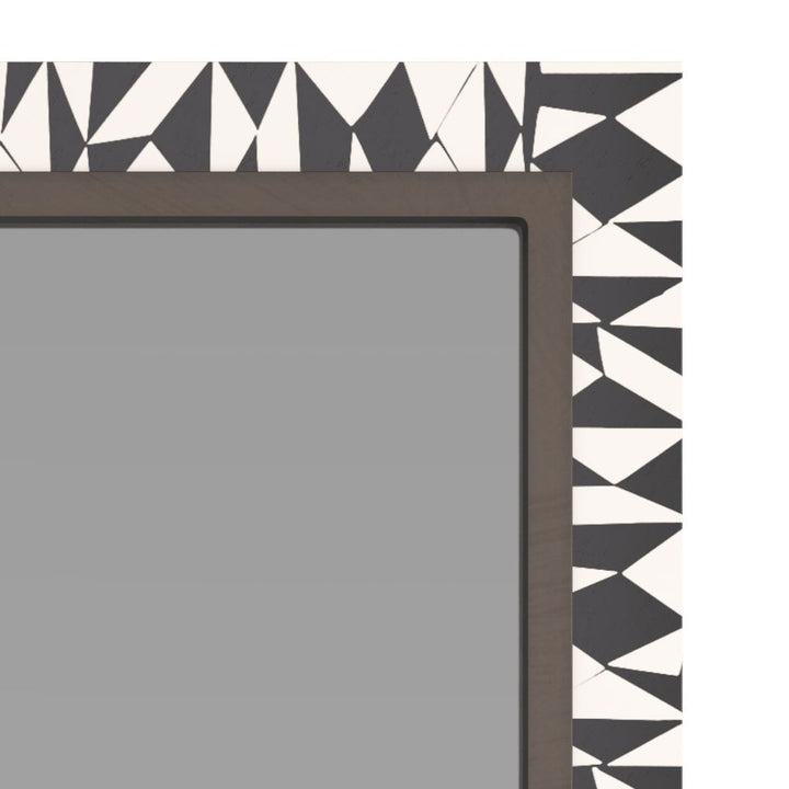 Aghassi Mirror