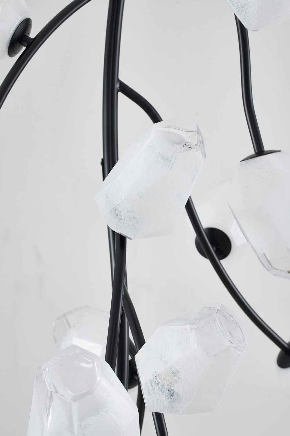 YS101C27BLK 22 Light Chandelier